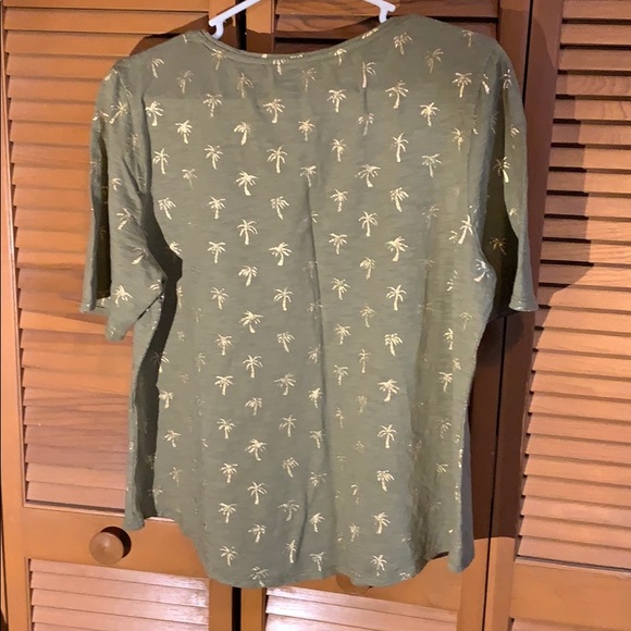 Chico’s Olive/Gold Tee - Picture 3 of 5